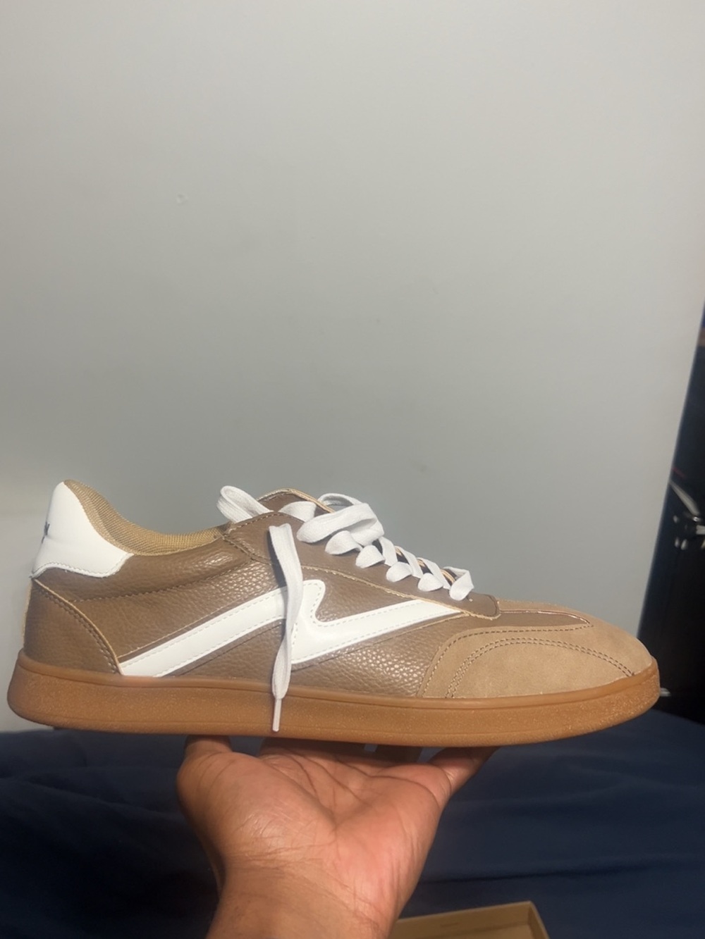 Steve Madden Men's Tan and White Low-Top Sneaker